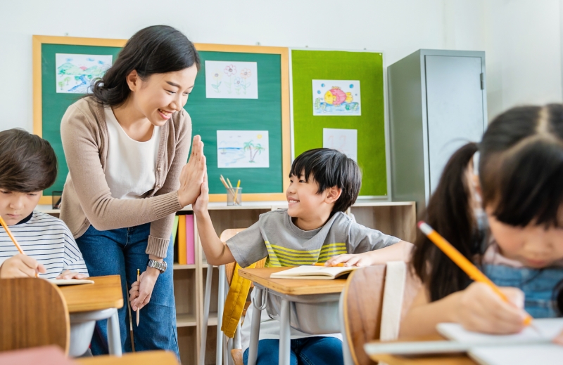 授業を受ける子供たちの様子